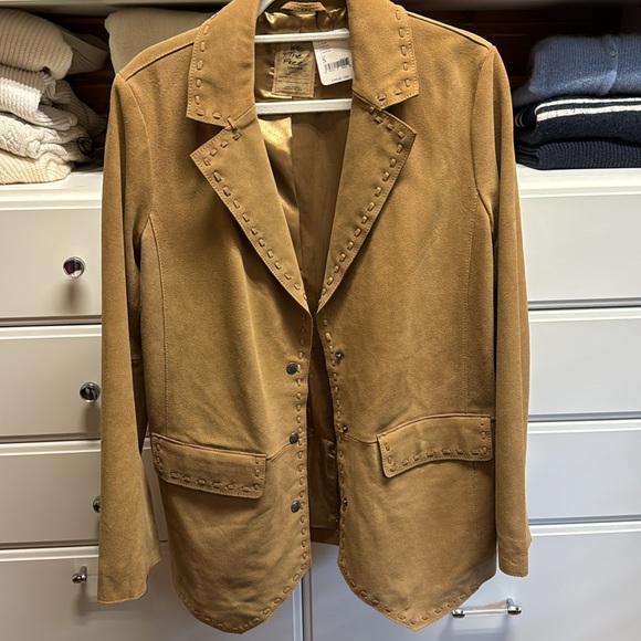 Free People suede blazer. NWT and never worn. Very on trend for fall 2024! - Picture 5 of 5